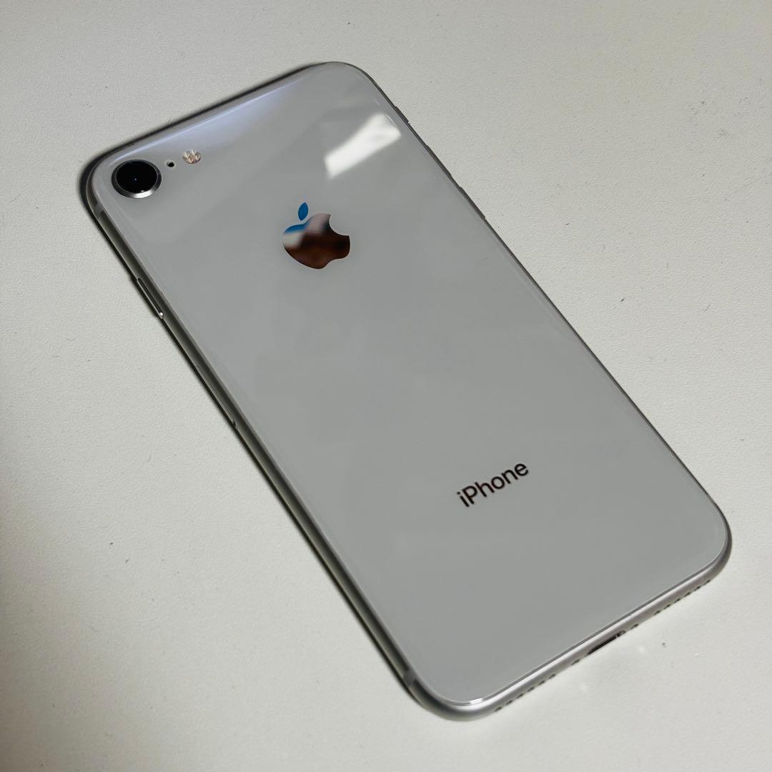 極美品】SIMフリー iPhone 8 シルバー 64GB - メルカリ