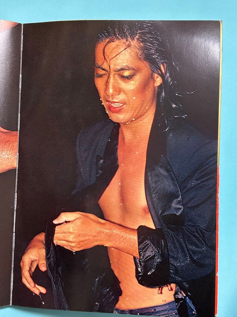 沢田研二写真集 水の皮膚 帯と表紙が少し劣化していますが中は綺麗です
