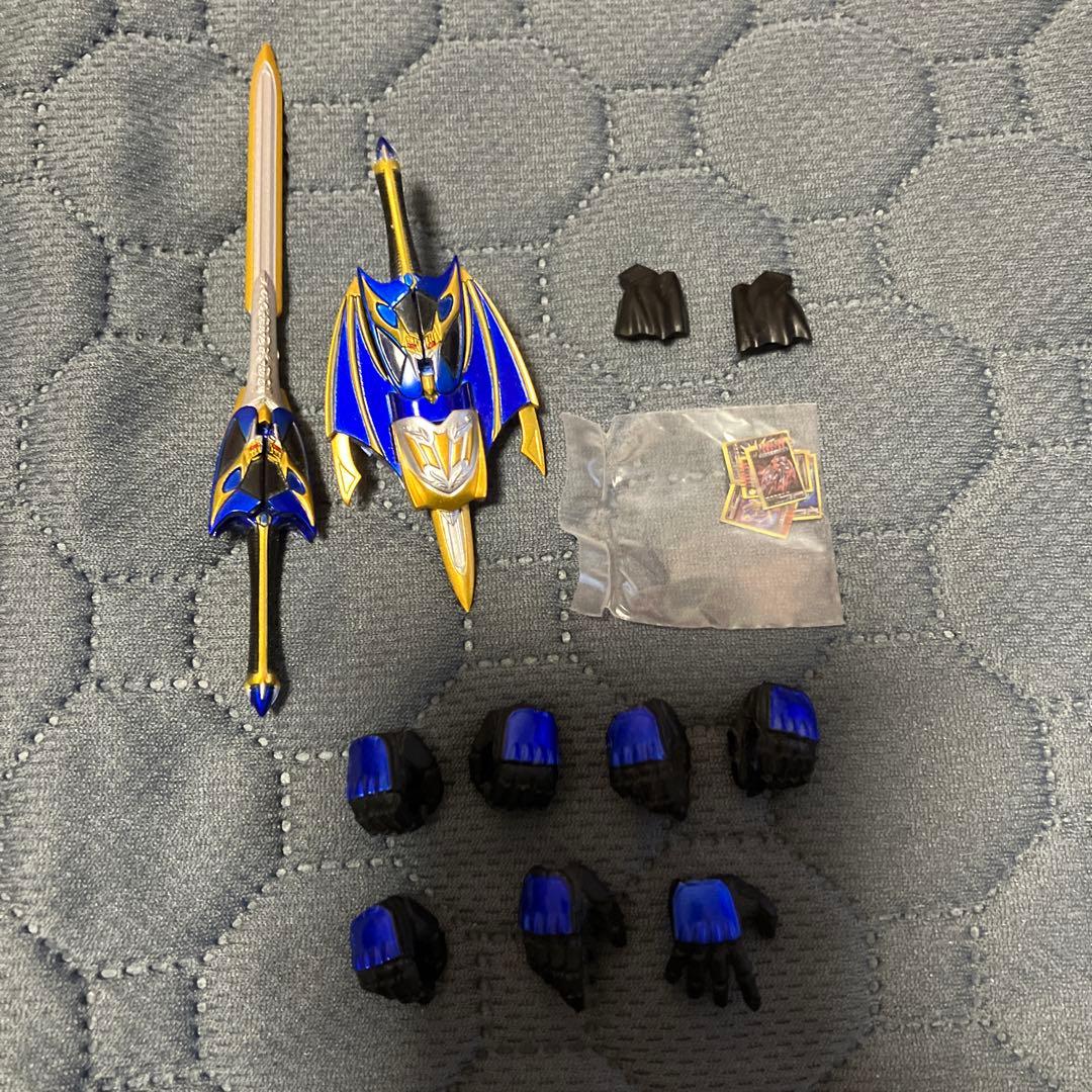 S.H.Figuarts 仮面ライダーナイトサバイブ&ダークレイダーセット