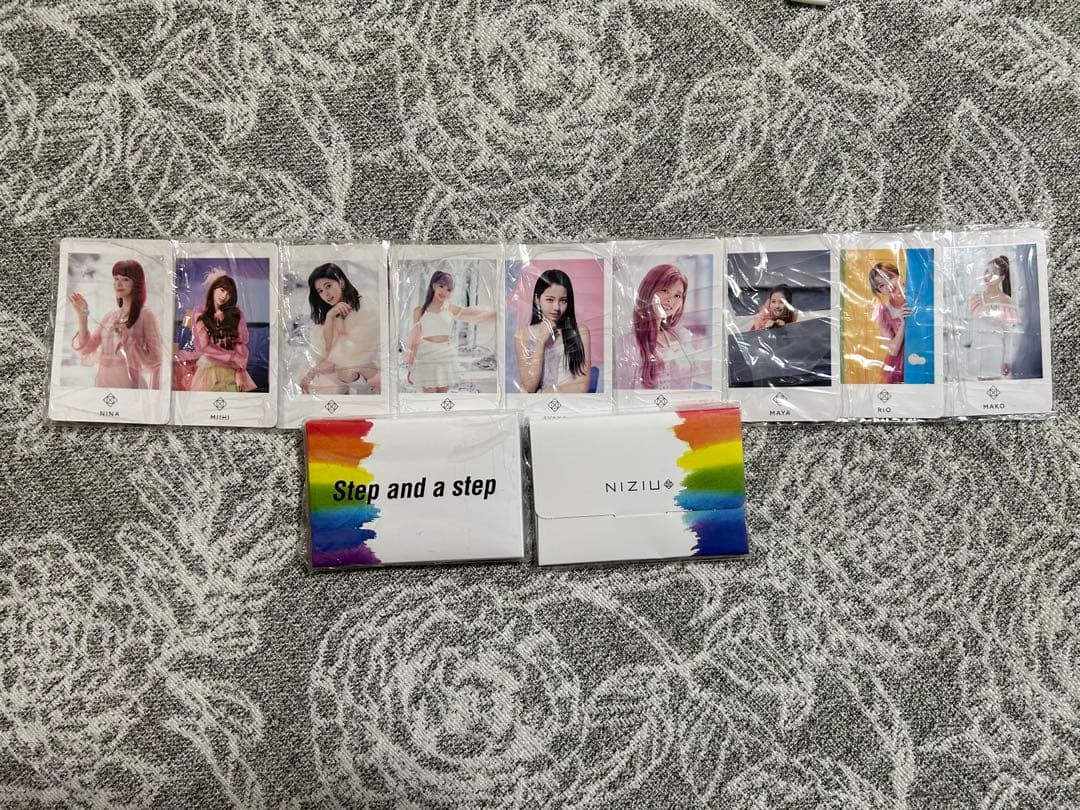 NiziU グッズ まとめ売り(激レア限定品有り) - メルカリ