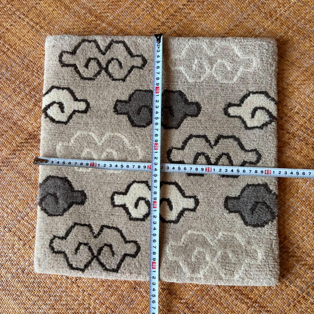 チベタンラグ シートラグ チェアマット 雲ナチュラル - メルカリ