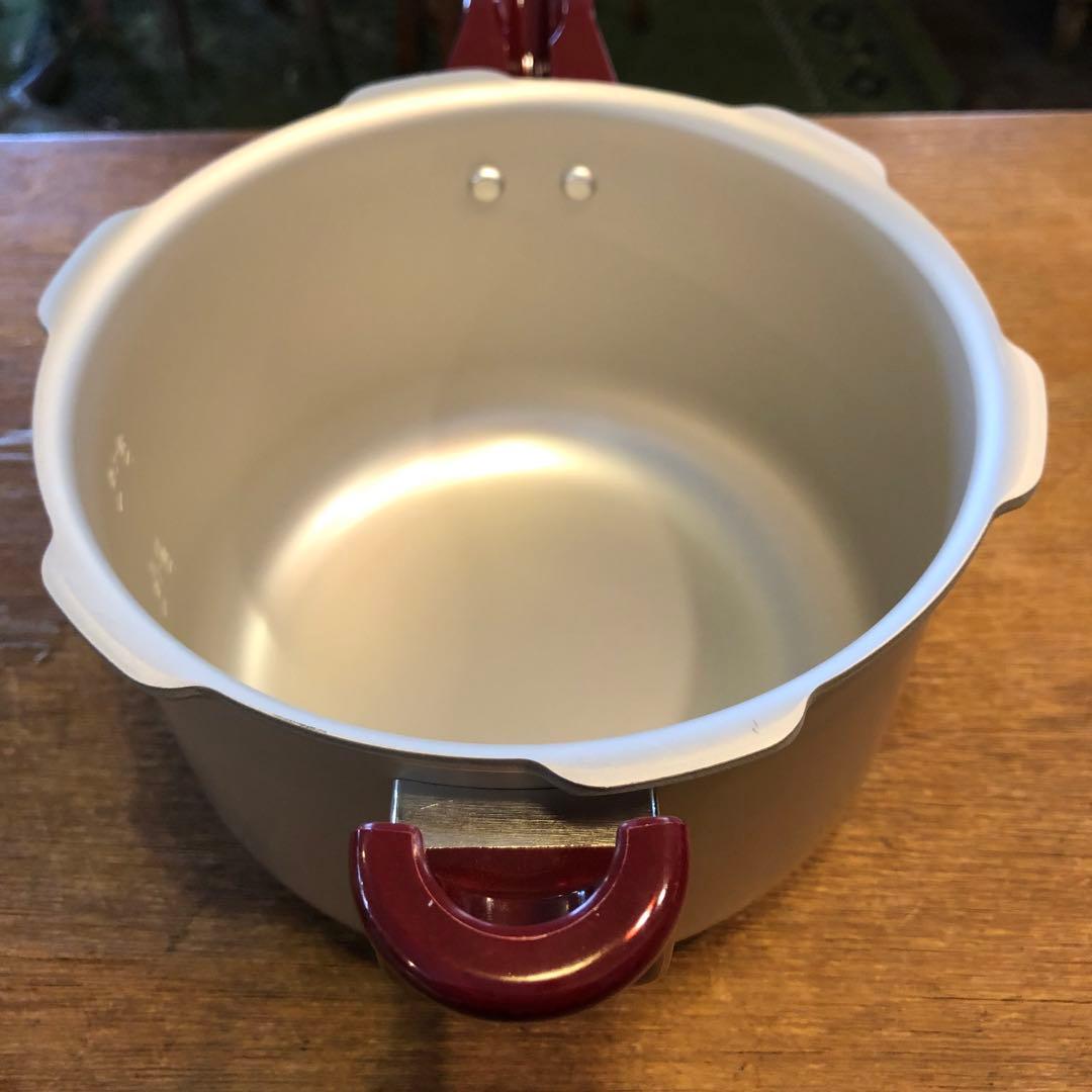 【新品未使用】理研 圧力鍋 こなべちゃん 3.0L 4号炊