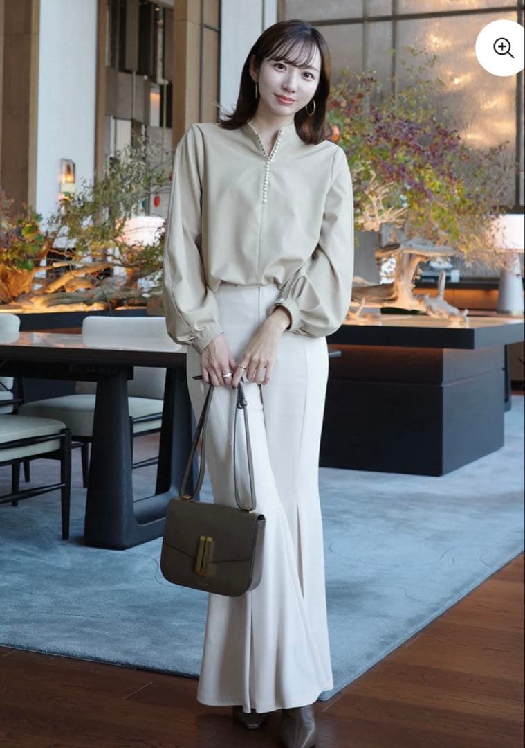 パールトリムブラウス ベージュ サイズF - メルカリ