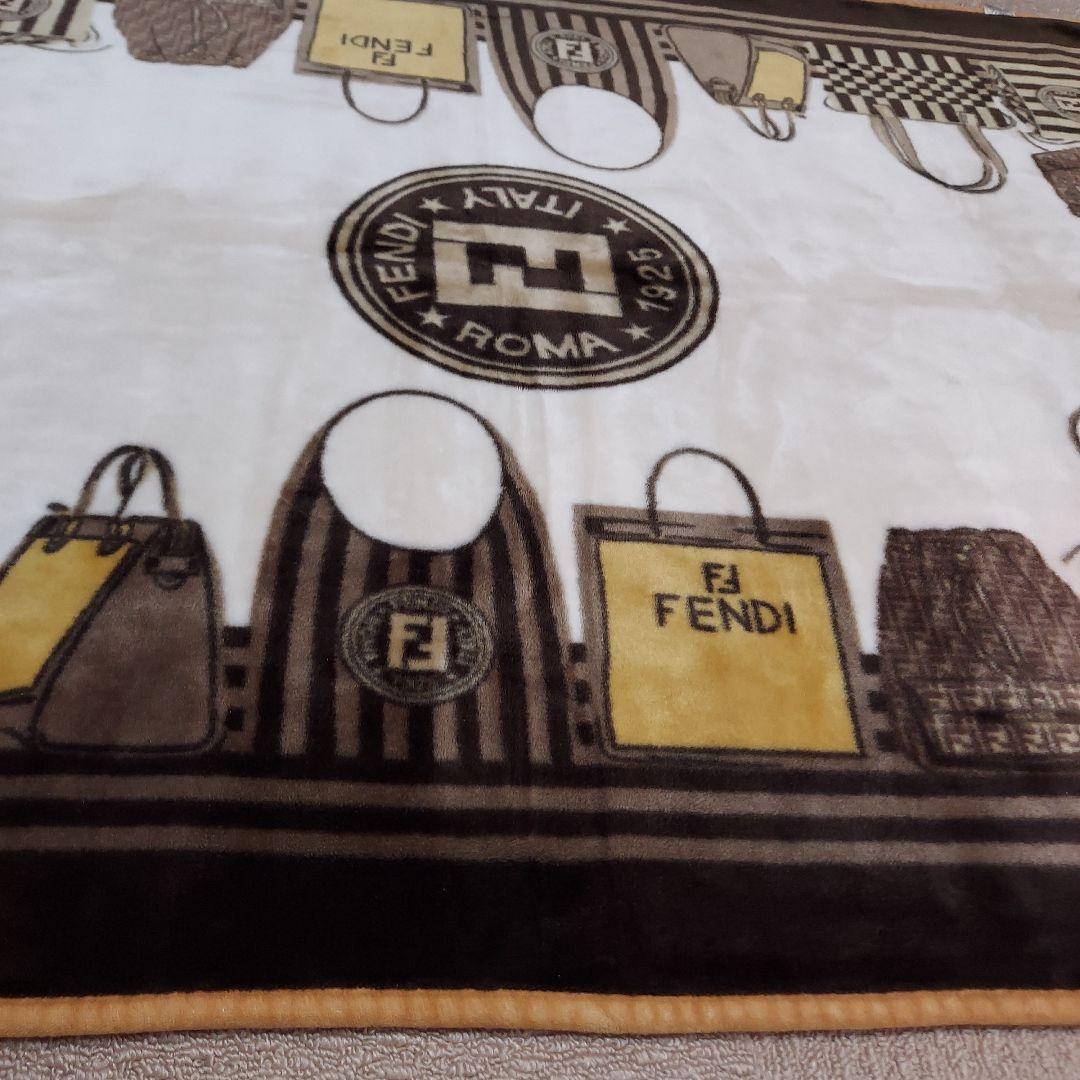 FENDI フェンディ バック 柄 ニューマイヤー ハーフ毛布 - メルカリ