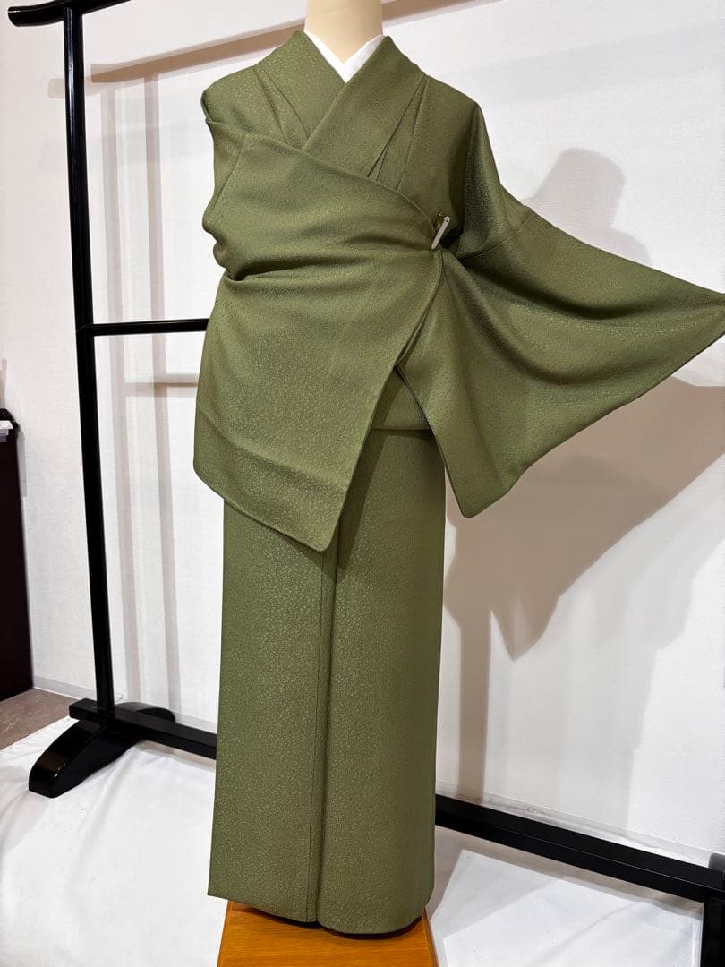 色無地 袷 紋なし モスグリーン 身丈161 裄丈68 身幅広め k1301 - メルカリ