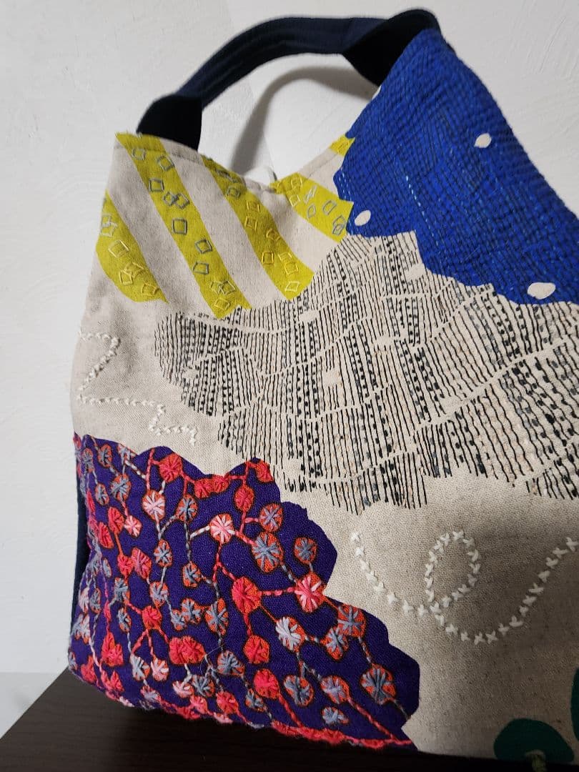 素敵なエチノ生地に刺し子 三角バッグ センソユニコ慈雨等 - メルカリ