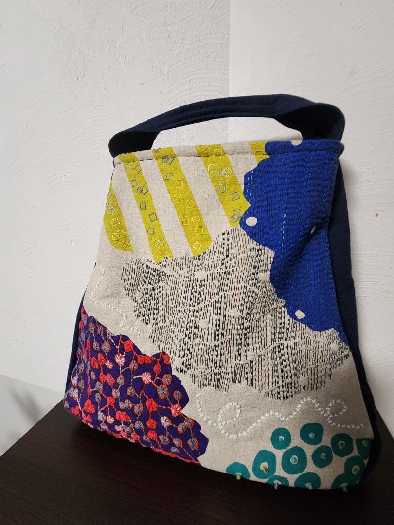 素敵なエチノ生地に刺し子 三角バッグ センソユニコ慈雨等 - メルカリ