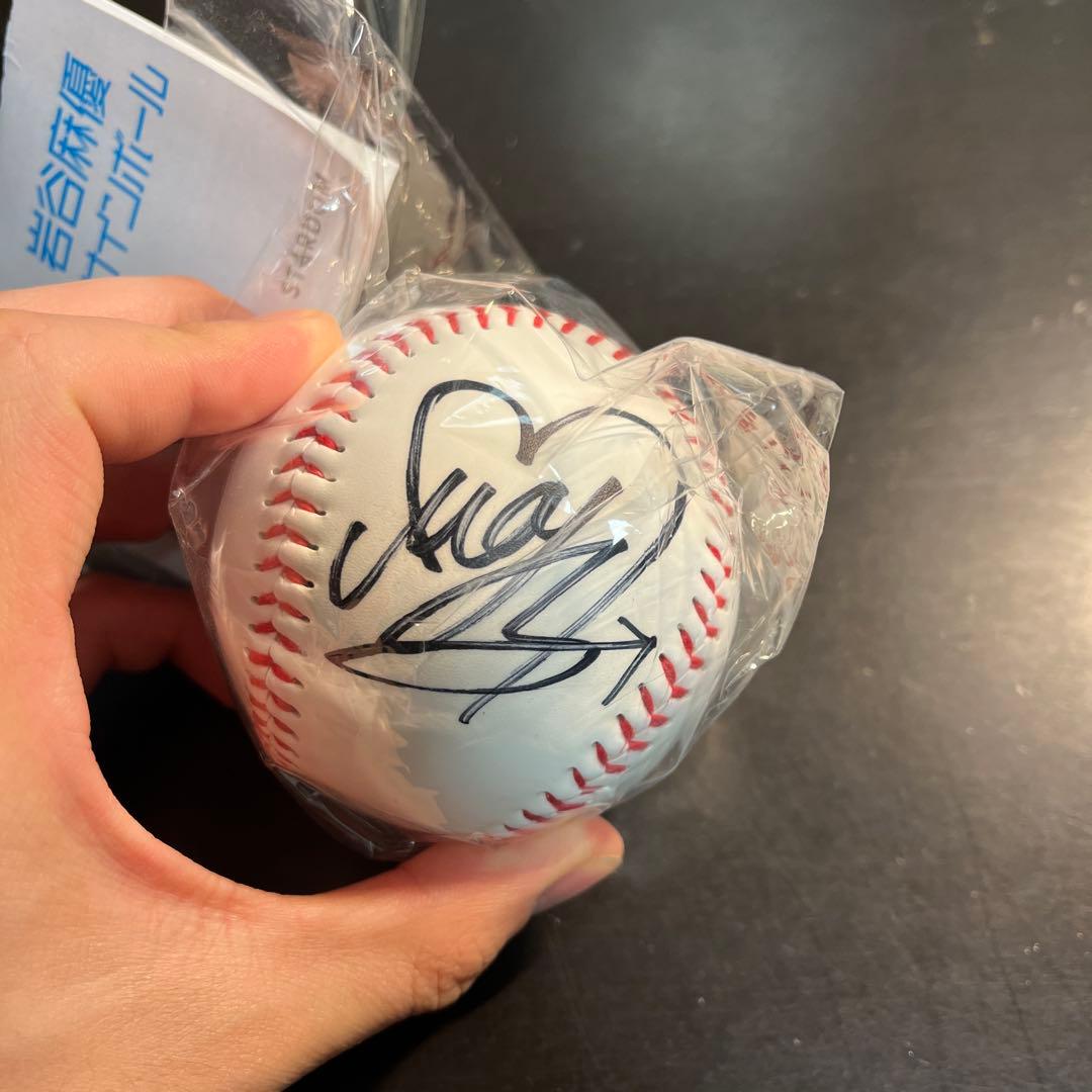 値下げしました！】岩谷麻優 サインボール スターダム - メルカリ