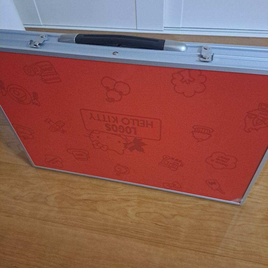 jujuさまご予約品 HELLO KITTY テーブル 60cm x 80cm