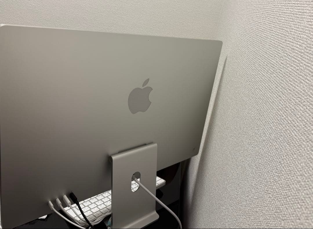 24インチ シルバー iMac 4.5K Retinaディスプレイモデル