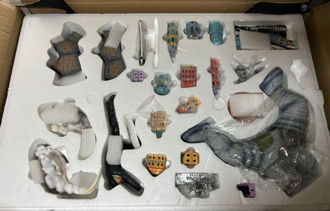 希少 超巨大 ワンピース 海外フィギュア ゾロ vs ピーカ - メルカリ