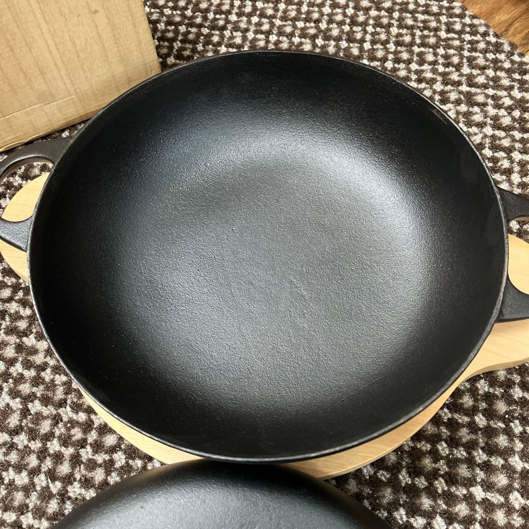 新品未使用)盛栄堂 南部鉄器 万能鍋丸浅型 22㌢ ダッチオーブン 及源