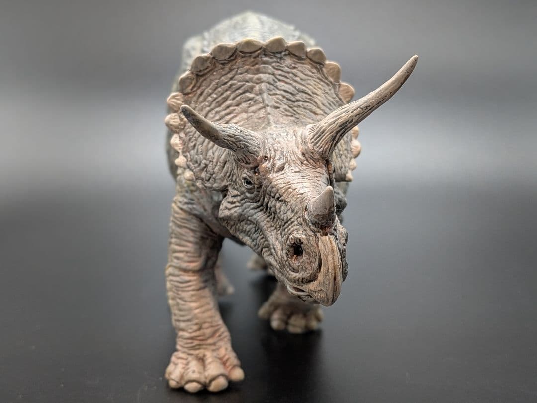 海洋堂×南国堂】トリケラトプス ソフビレガシー 1/35 完成品