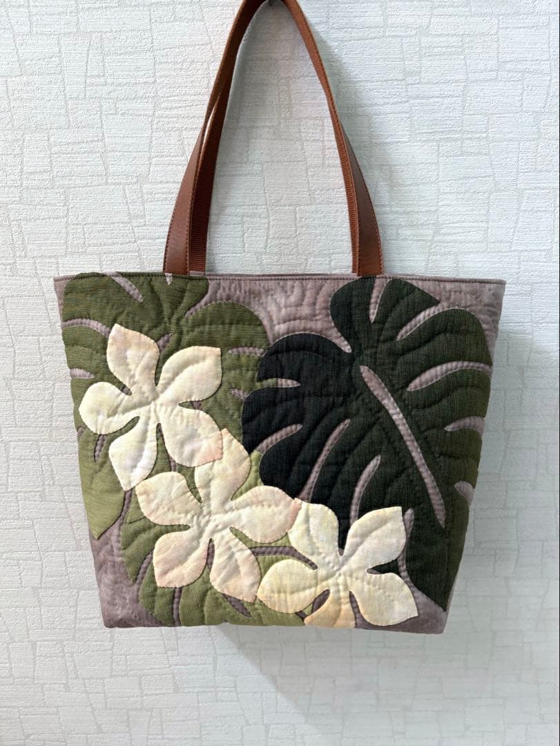 ハワイアンキルトトートバッグ　　　モンステラ&プルメリア ハワイアンキルト ハンドバッグ モンステラ×プルメリア グリーン