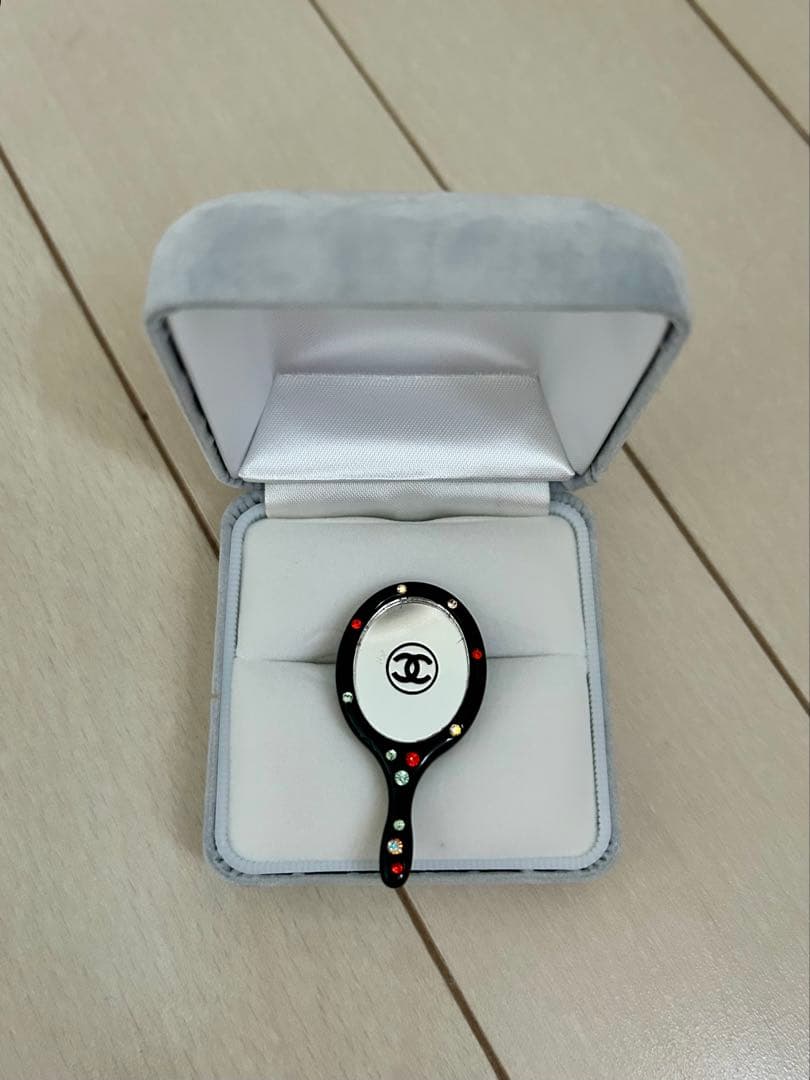 CHANEL ラウンドミラー型ブローチ CHANEL ラウンドミラー型ブローチ CHANEL ラウンドミラー型ブローチ