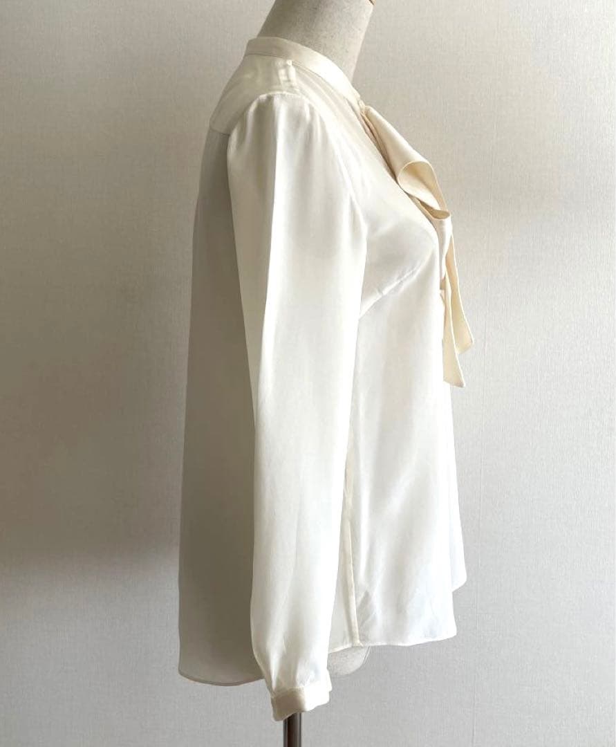 《美品》トゥモローランドコレクション　シルクサテン　ボウタイブラウス　3.3万