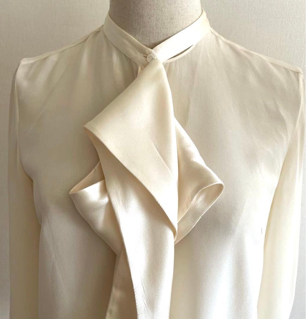 《美品》トゥモローランドコレクション　シルクサテン　ボウタイブラウス　3.3万