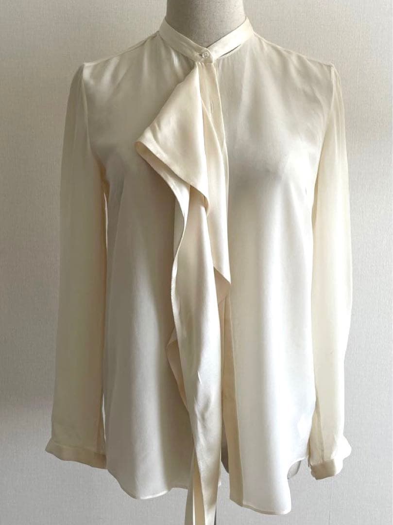 《美品》トゥモローランドコレクション　シルクサテン　ボウタイブラウス　3.3万