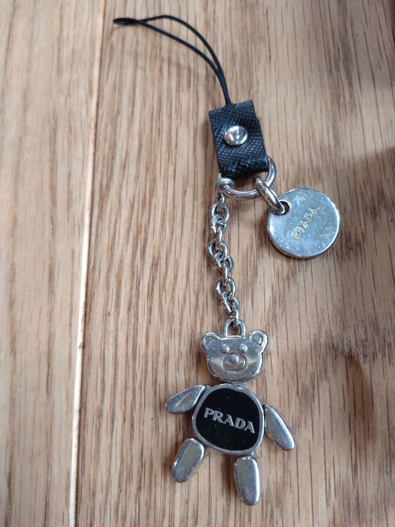 PRADA クマ型キーホルダー