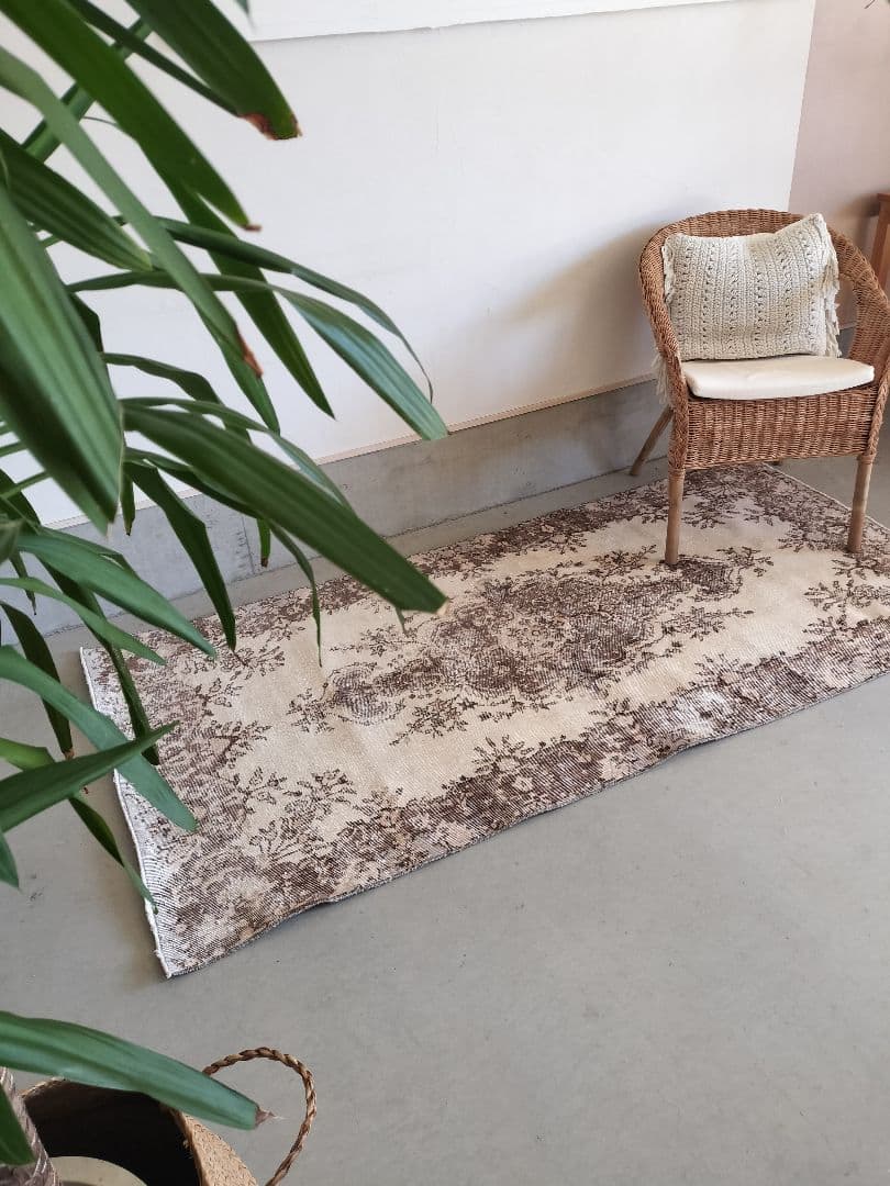 ベージュとココアブラウンのヴィンテージラグ 雅姫さんNo.698