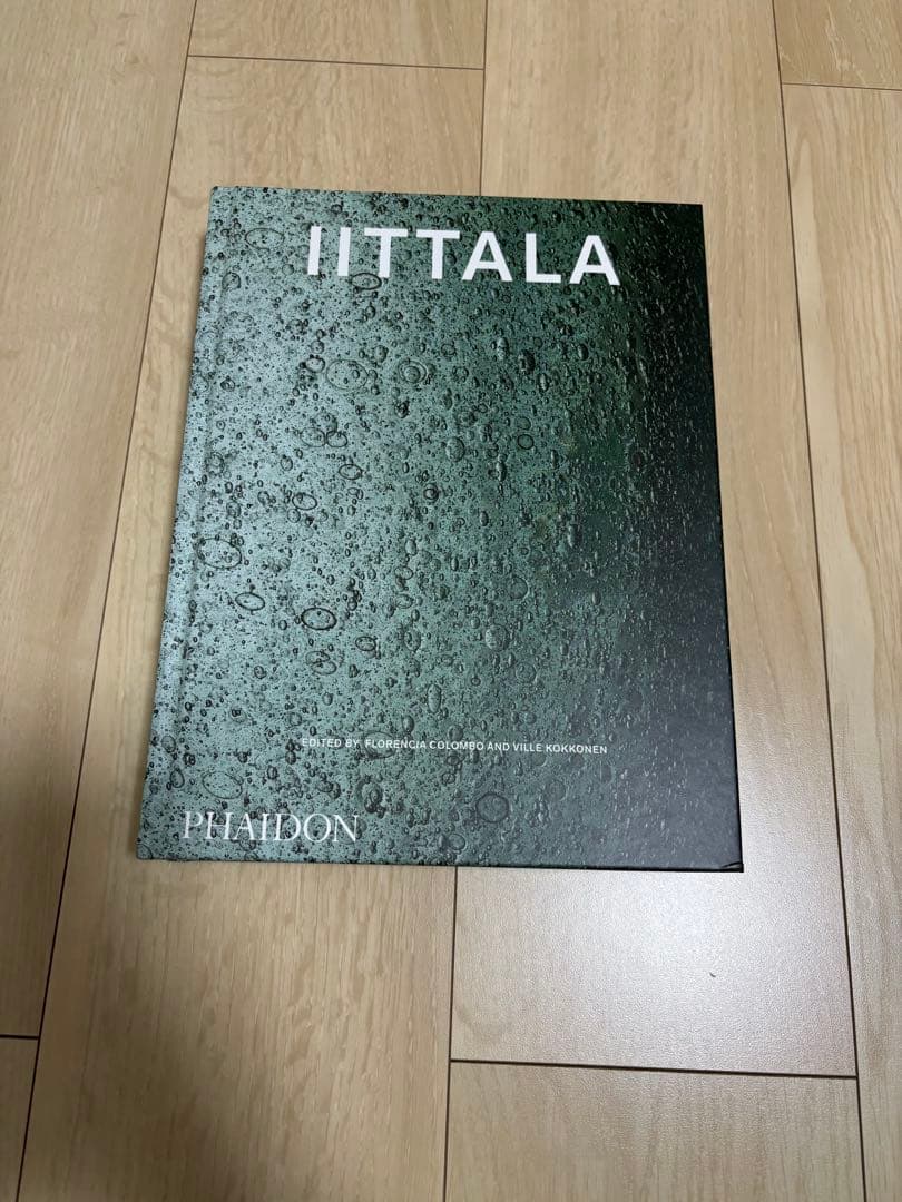 【ヒナギク】 BOOK イッタラブック 140周年記念 Iittala book】140周年を記念して登場したイッタラの本 400ページに500