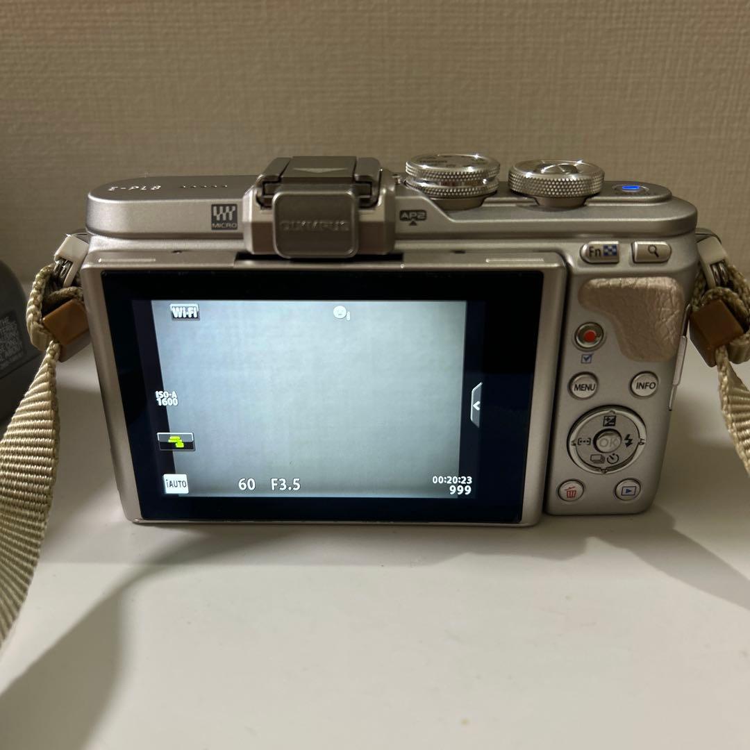 オリンパス OLYMPUS E-PL8 カバー・ストラップ&SDカードセット - メルカリ