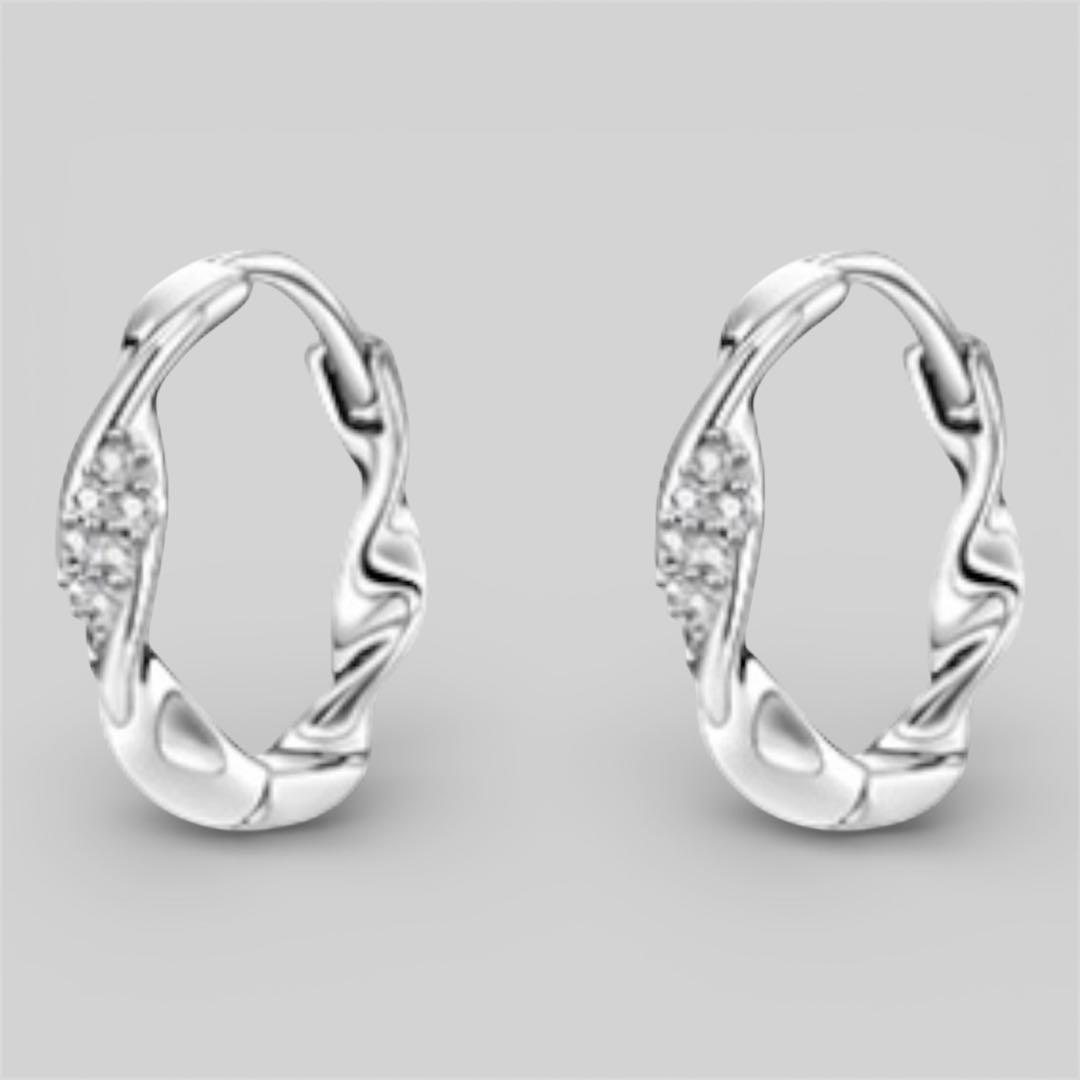 キラキラ 波打ち シルバーフープピアス ジルコニア S925刻印【両耳