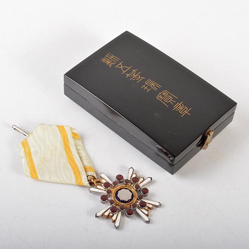 勲章　記章　徽章　勲五等瑞宝章　ケース付　N　6526 勲五等瑞宝章／検索用 勲5等瑞宝章 勲章 記章 徽章を買取させて