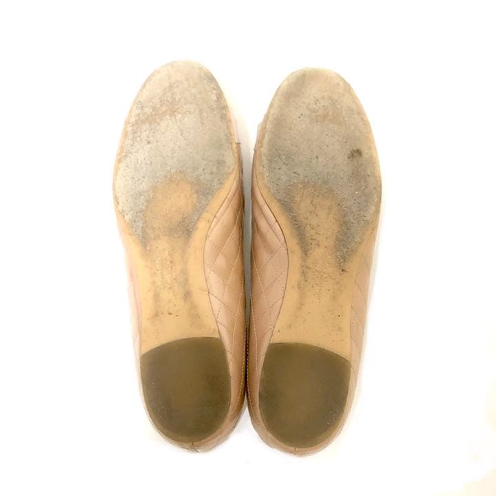 フェラガモ ヴァラ　キルティング　フラットシューズ　エナメル　24.5cm