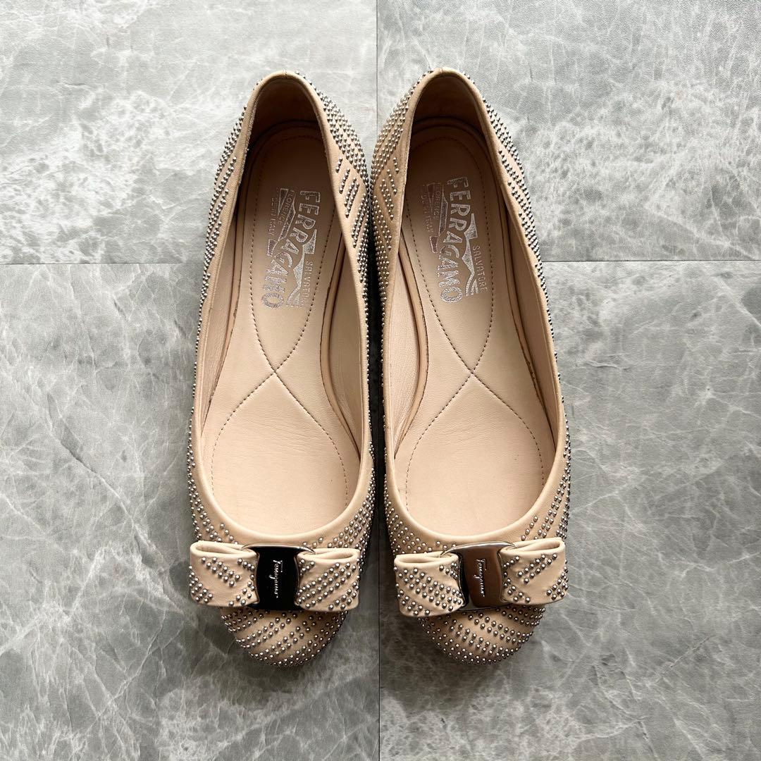 【美品】フェラガモ　バレエシューズ　スタッズ バレリーナシューズ - ウィメンズ | Ferragamo