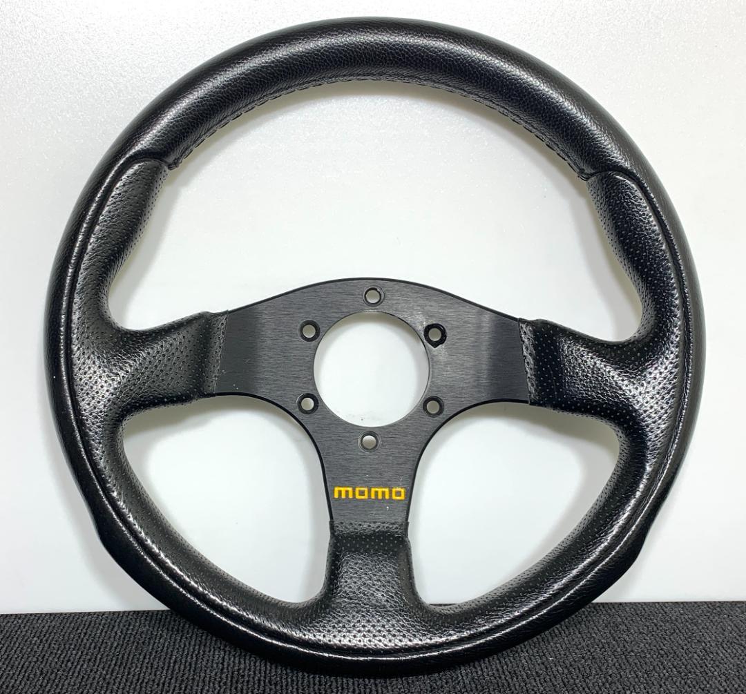 モモ ティーム ステアリング 30パイ 小径モデル 美品 現行モデル ネジ付き MOMO（モモ） 正規品 ステアリング TEAM ティーム 30パイ T-1002