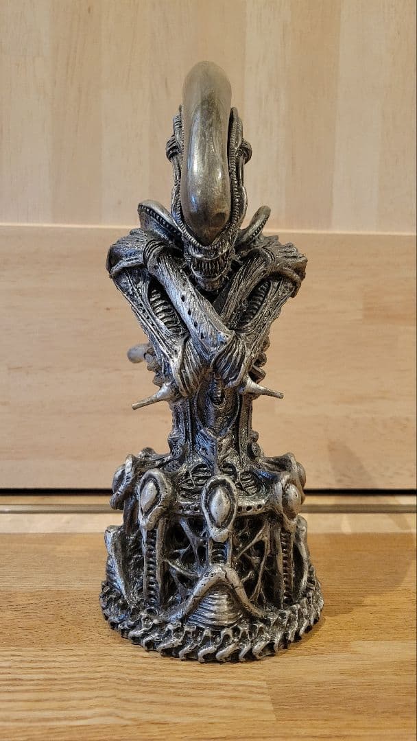 エイリアン スタチュー ピューター製 - メルカリ