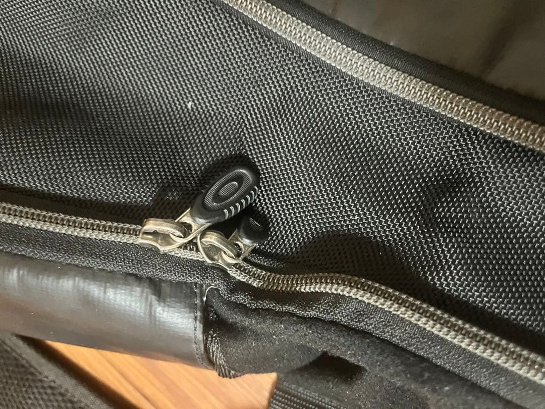 OAKLEY archive ワンショルダーバック y2k スカルロゴ ギミック - メルカリ