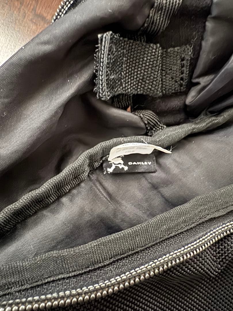 OAKLEY archive ワンショルダーバック y2k スカルロゴ ギミック - メルカリ