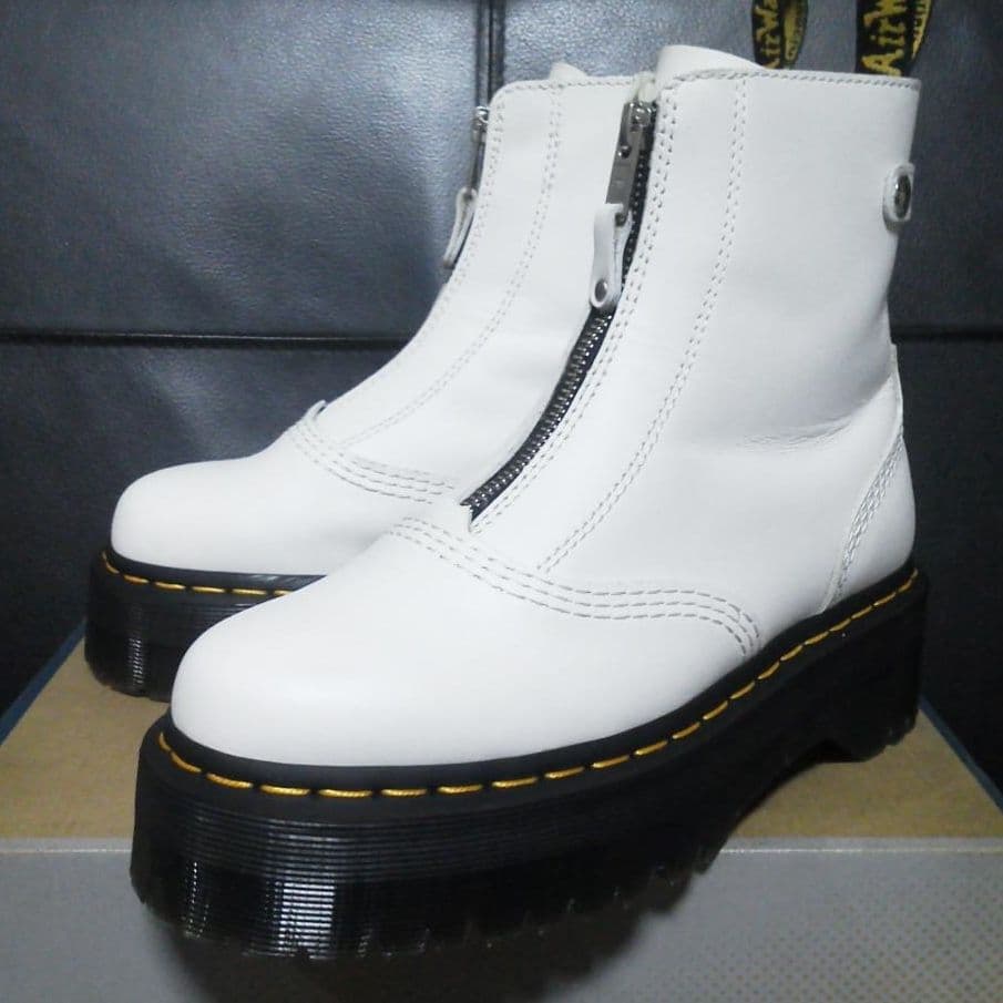 【専用】Dr.Martens JETTA UK5 白 厚底 フロントジップ Dr. Martens（ドクターマーチン）の「Dr.Martens/ドクターマーチン