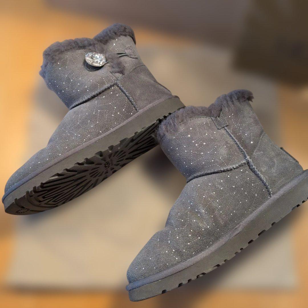 UGG アグ スワロフスキー グレー 星座 ムートンブーツ 24cm US7 - メルカリ