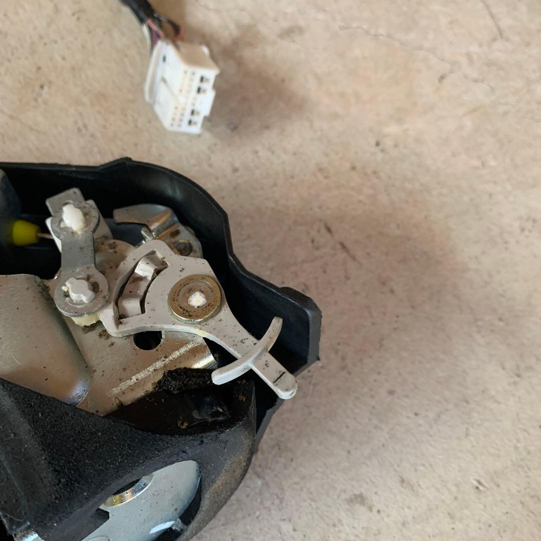 トヨタ セルシオ30 31 後期 ドアロックアクチュエーター 右後 リア