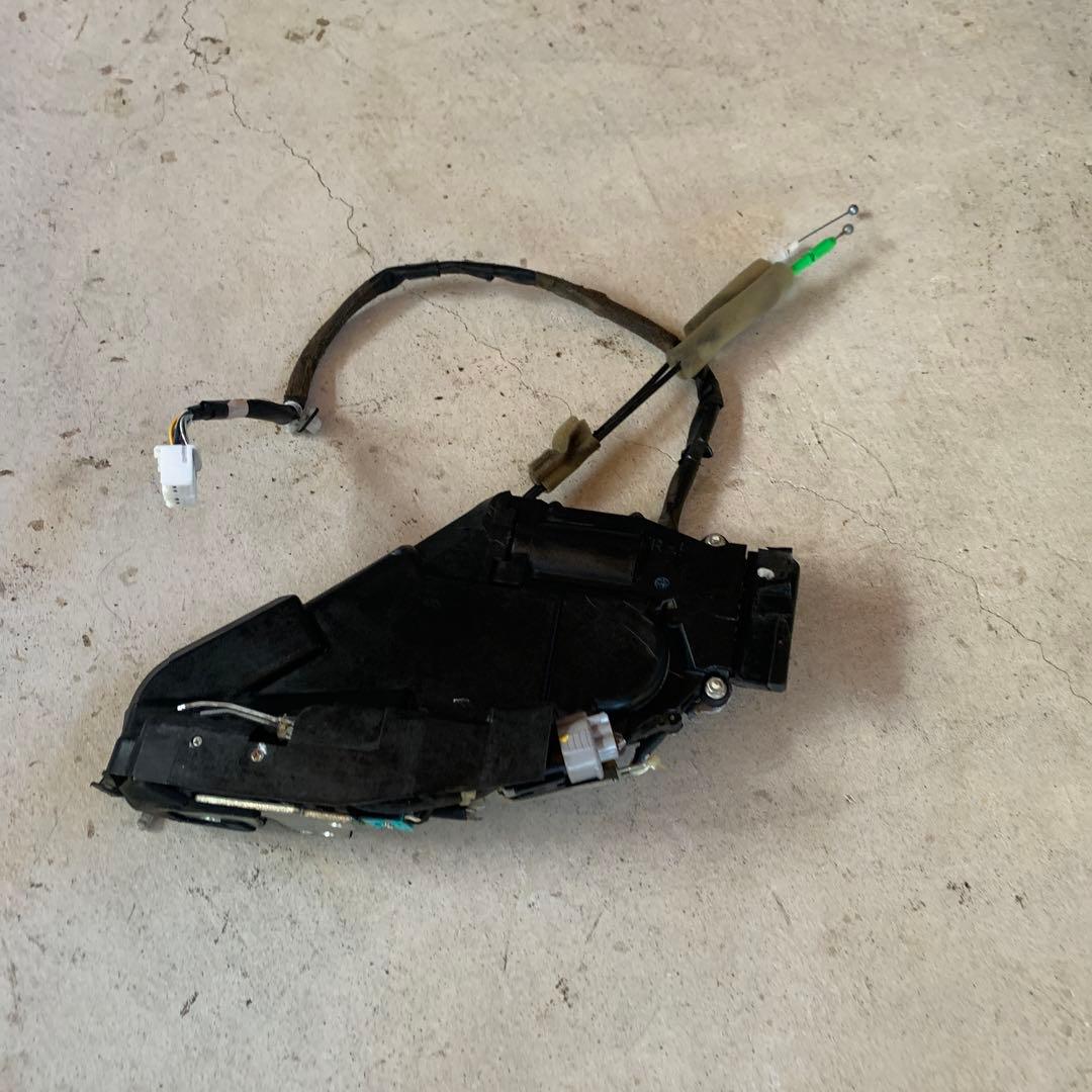 トヨタ セルシオ30 31 後期 ドアロックアクチュエーター 右後 リア