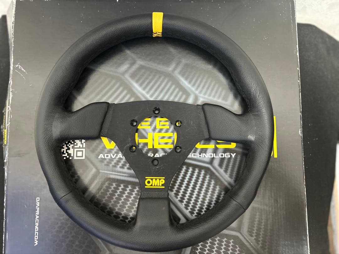 OMP ステアリング 300㎜ トレッチェント 新品ホーンボタン付 OMP TRECENTO ステアリングホイール （レザータイプ）300mm