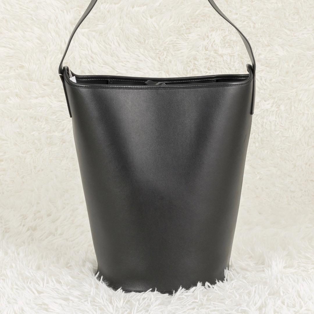未使用タグ付き ETRE TOKYO ラムレザーバケットバッグ ブラック - メルカリ