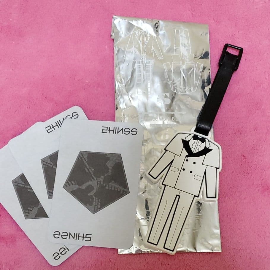 【sold out】SHINee ラゲッジタグ(オニュ) トランプおまけ付き❣ SHINee WORLD オニュラゲージタグsold out】SHINee ラゲッジタグ