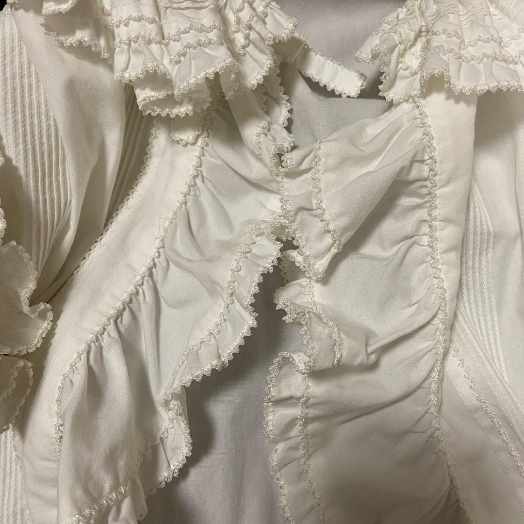 ワンダフルワールド カネコイサオ フリルたっぷりオーバーブラウス