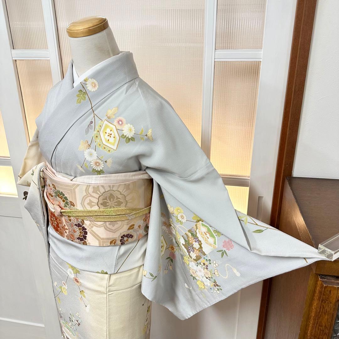 し*ず様 付下げ　袷　正絹　　薄雲鼠色・薄黄色　暈し　貝桶・檜扇　身丈168裄7 し*ず様 付下げ 袷 正絹 薄雲鼠色・薄黄色 暈し 貝桶・檜扇 身丈168裄7