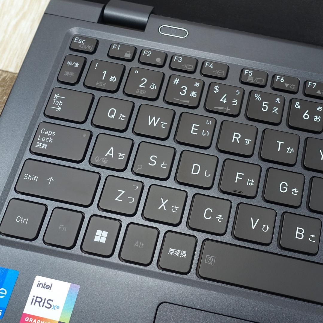 10コアCPUで最新モデルと同じデザインの超軽量バリ速モバイル✨