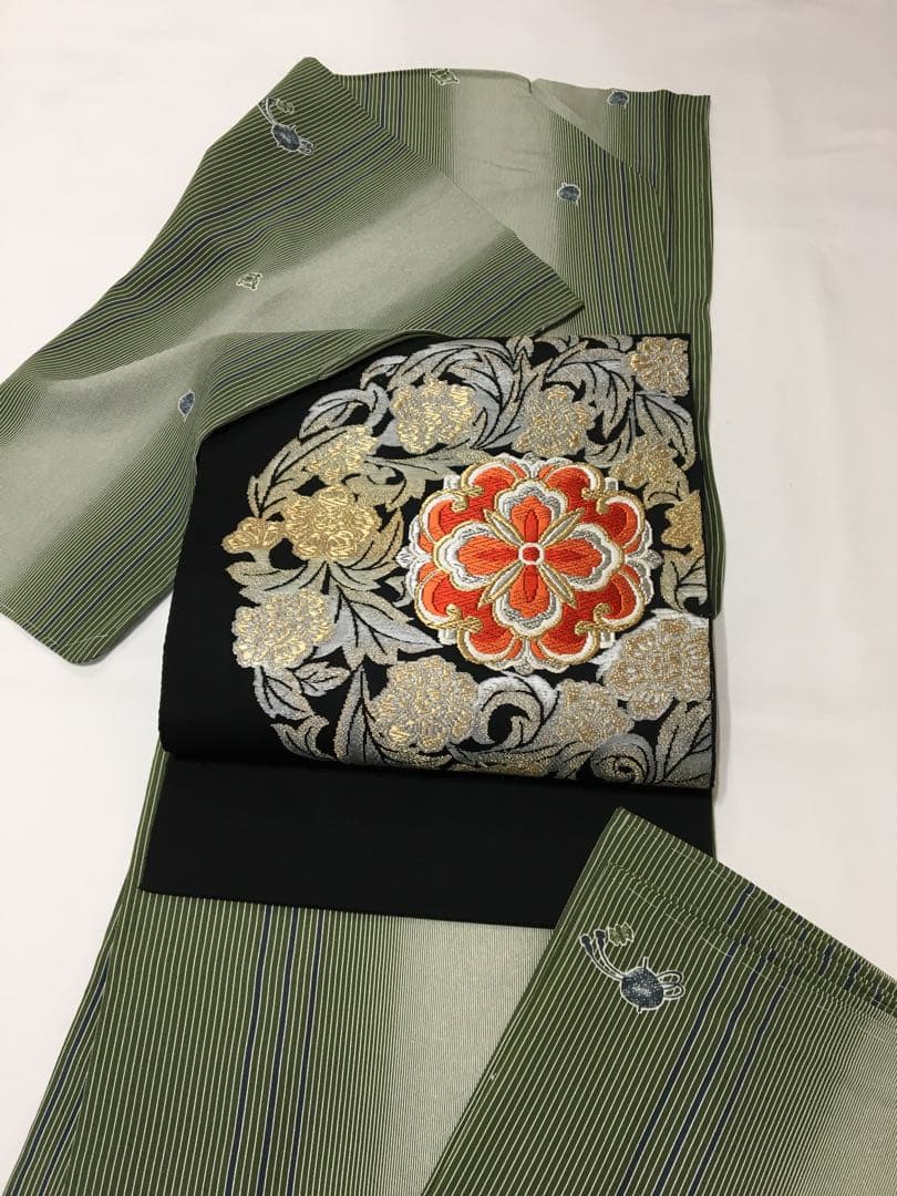 インパクトが放つ【名古屋帯】正絹 刺繍 ブラック かわいい名古屋帯