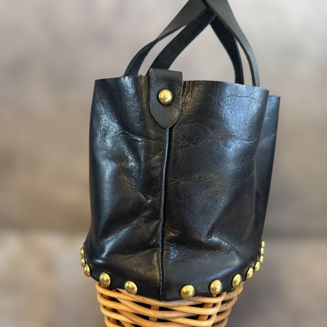 ribbonb 黒レザーバスケットのトートバッグ