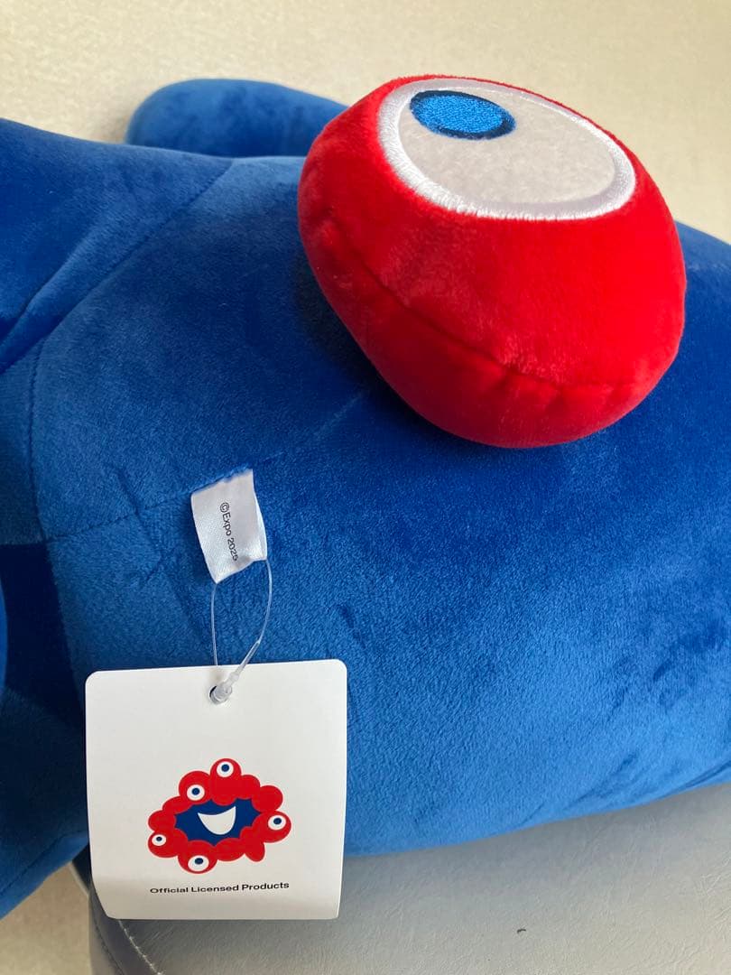 ミャクミャク】大阪万博限定 EXPO2025 寝そべりぬいぐるみ 1等 - メルカリ