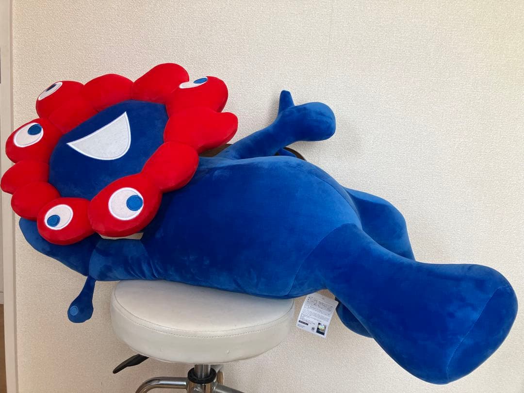 ミャクミャク】大阪万博限定 EXPO2025 寝そべりぬいぐるみ 1等 - メルカリ