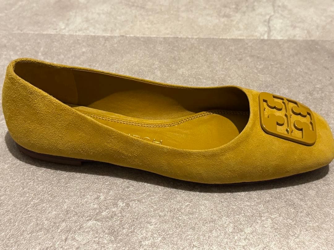 Tory Burch 23.5cm フラットシューズ スエード 黄色 ロゴ