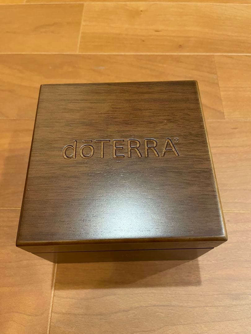 ドテラ アロマオイル9本セット 10周年記念限定木箱付き